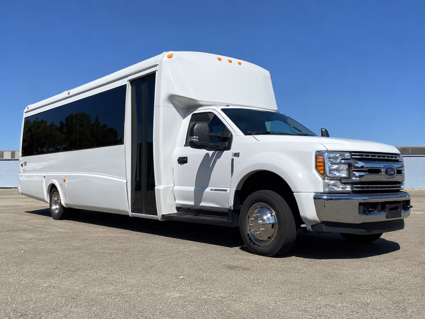 airport shuttle buses for waco corporate groups conference attendees